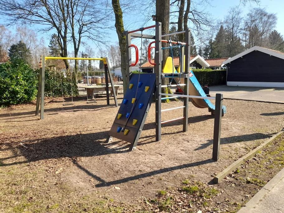 Gezellig Ingerichte Blokhut Op Een Rustig Park! Пюттен Экстерьер фото